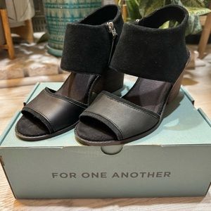 Toms Majorca Cutourt Sandals Block Wooden Heel Size 8